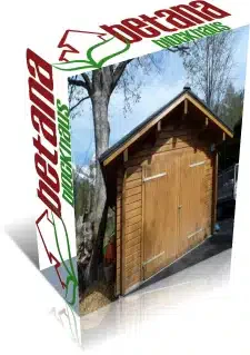 Ein Bild einer Holzgarage mit einer Holztür.