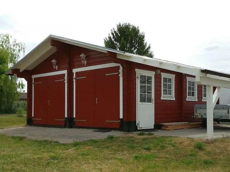 Double garage made of wood